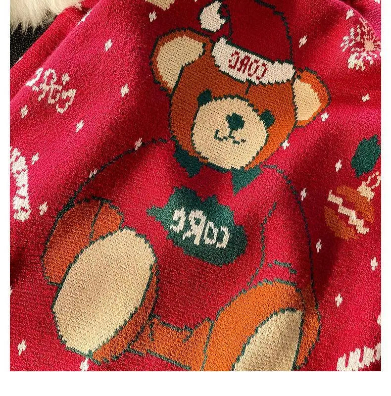 Kawaii Vintage Bear Christmas Sweater – Loose Fit Red & Green for Couples