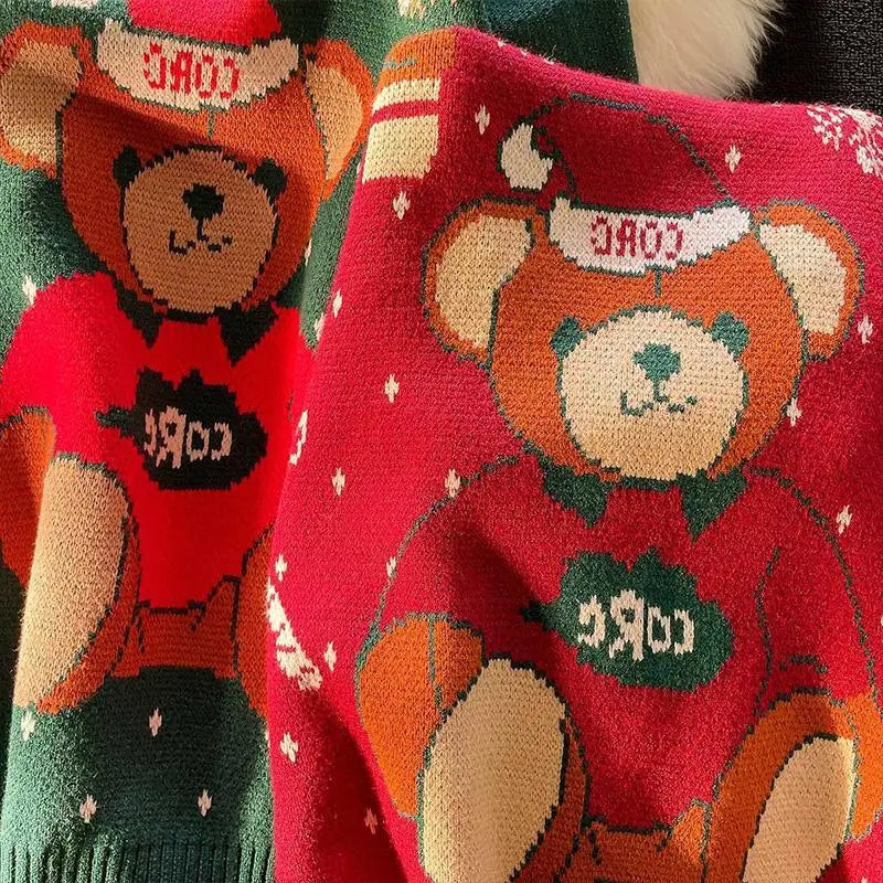 Kawaii Vintage Bear Christmas Sweater – Loose Fit Red & Green for Couples